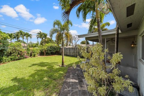 Снять в аренду квартиру в Форт-Лодердейл, Флорида 2 спальни, 188.41м2, № 1959392 - фото 3