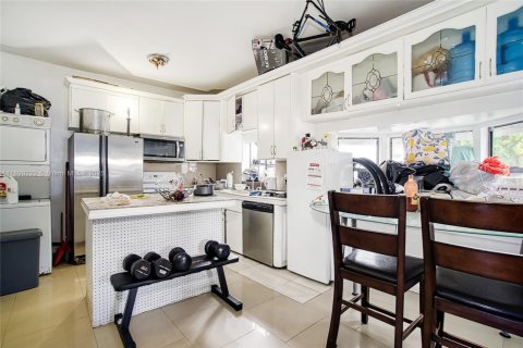 Immobilier commercial à vendre à Hollywood, Floride: 196.3 m2 № 1955959 - photo 4