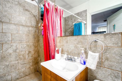 Immobilier commercial à vendre à Hollywood, Floride: 196.3 m2 № 1955959 - photo 22