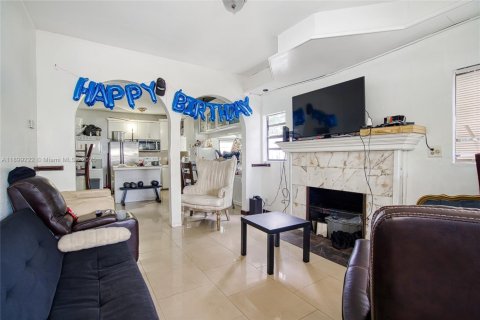 Immobilier commercial à vendre à Hollywood, Floride: 196.3 m2 № 1955959 - photo 3