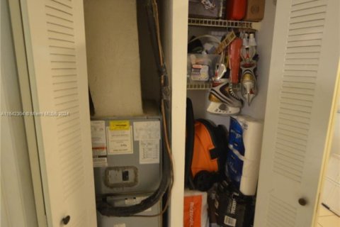 Townhouse in Miami, Florida 1 bedroom, 65.96 sq.m. № 1940690 - photo 15