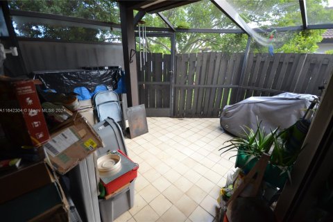 Townhouse in Miami, Florida 1 bedroom, 65.96 sq.m. № 1940690 - photo 22