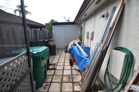 Townhouse in Miami, Florida 1 bedroom, 65.96 sq.m. № 1940690 - photo 24