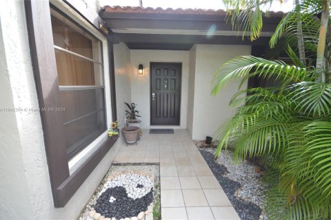 Townhouse in Miami, Florida 1 bedroom, 65.96 sq.m. № 1940690 - photo 2