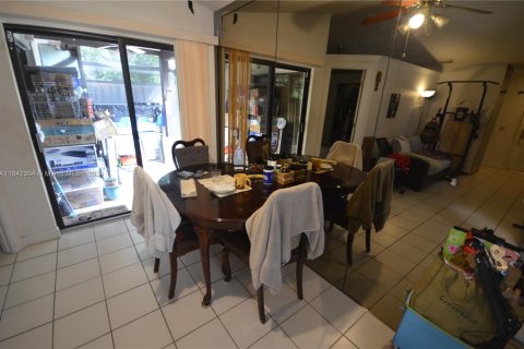 Townhouse in Miami, Florida 1 bedroom, 65.96 sq.m. № 1940690 - photo 9