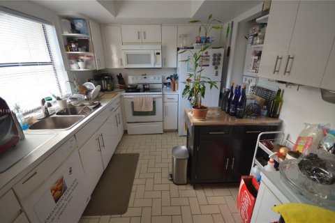 Townhouse in Miami, Florida 1 bedroom, 65.96 sq.m. № 1940690 - photo 19