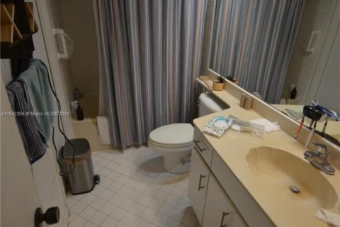 Townhouse in Miami, Florida 1 bedroom, 65.96 sq.m. № 1940690 - photo 16