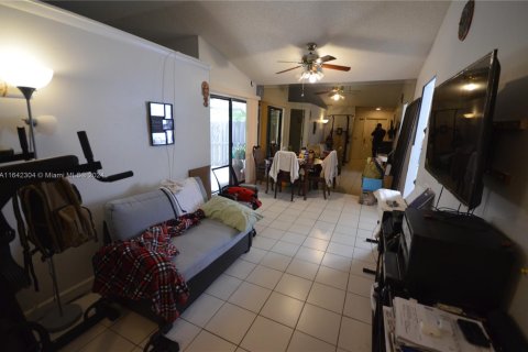 Townhouse in Miami, Florida 1 bedroom, 65.96 sq.m. № 1940690 - photo 7