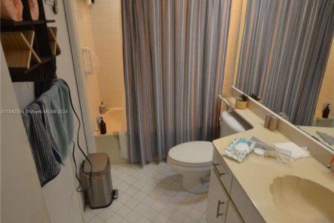 Townhouse in Miami, Florida 1 bedroom, 65.96 sq.m. № 1940690 - photo 18