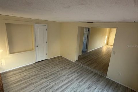 Villa ou maison à vendre à Eagle Lake, Floride: 3 chambres, 103.03 m2 № 2201867 - photo 12