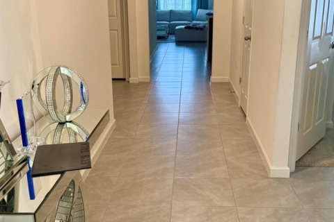 Casa en alquiler en Palm Bay, Florida, 4 dormitorios, 170.01 m2 № 2077718 - foto 3