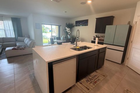 Casa en alquiler en Palm Bay, Florida, 4 dormitorios, 170.01 m2 № 2077718 - foto 5