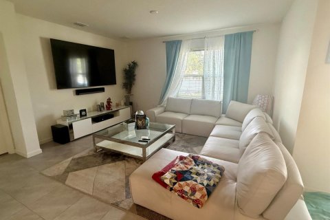 Casa en alquiler en Palm Bay, Florida, 4 dormitorios, 170.01 m2 № 2077718 - foto 11