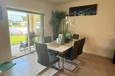 Casa en alquiler en Palm Bay, Florida, 4 dormitorios, 170.01 m2 № 2077718 - foto 10