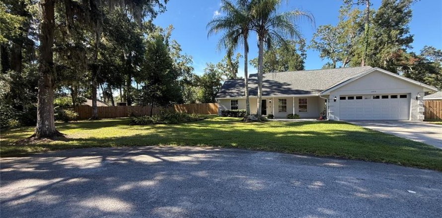 House in Ocala, Florida 3 bedrooms, 168.9 sq.m. № 2399292
