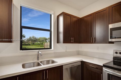 Townhouse in Pembroke Pines, Florida 3 bedrooms, 136.38 sq.m. № 1818478 - photo 15