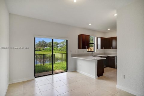 Townhouse in Pembroke Pines, Florida 3 bedrooms, 136.38 sq.m. № 1818478 - photo 11
