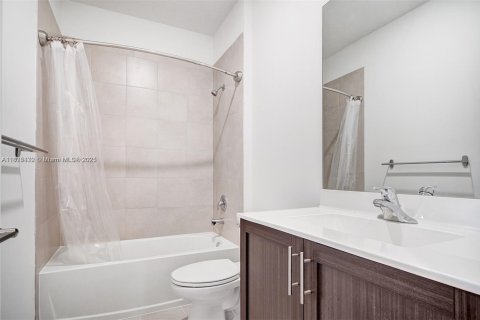 Townhouse in Pembroke Pines, Florida 3 bedrooms, 136.38 sq.m. № 1818478 - photo 18