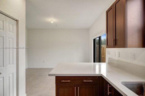 Townhouse in Pembroke Pines, Florida 3 bedrooms, 136.38 sq.m. № 1818478 - photo 17