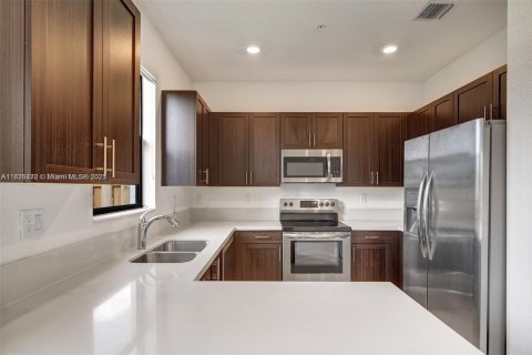 Townhouse in Pembroke Pines, Florida 3 bedrooms, 136.38 sq.m. № 1818478 - photo 14