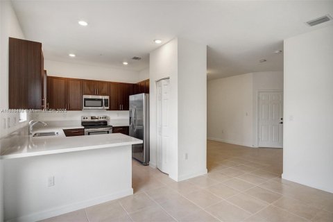 Townhouse in Pembroke Pines, Florida 3 bedrooms, 136.38 sq.m. № 1818478 - photo 13