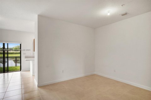 Townhouse in Pembroke Pines, Florida 3 bedrooms, 136.38 sq.m. № 1818478 - photo 3
