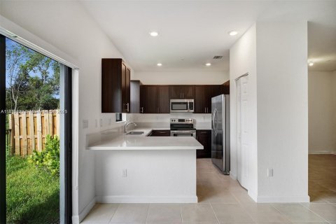 Townhouse in Pembroke Pines, Florida 3 bedrooms, 136.38 sq.m. № 1818478 - photo 12
