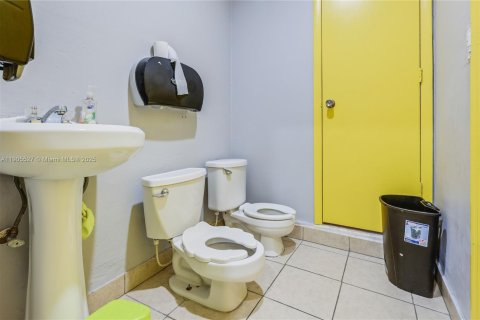 Commercial property in Miami Gardens, Florida № 2012530 - photo 23