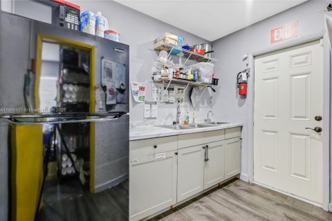 Commercial property in Miami Gardens, Florida № 2012530 - photo 26