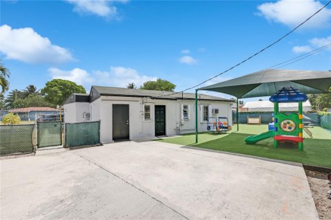 Commercial property in Miami Gardens, Florida № 2012530 - photo 27