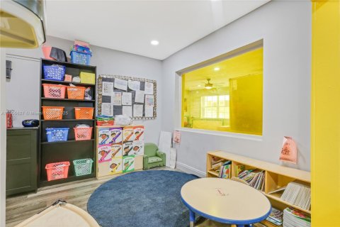 Commercial property in Miami Gardens, Florida № 2012530 - photo 10