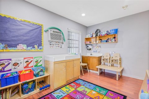 Commercial property in Miami Gardens, Florida № 2012530 - photo 20