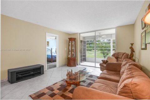 Condo in Sunrise, Florida, 2 bedrooms № 1977797 - photo 3