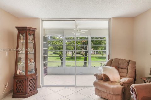 Condo in Sunrise, Florida, 2 bedrooms № 1977797 - photo 6