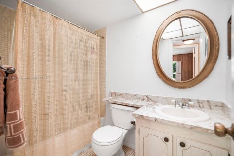 Condo in Sunrise, Florida, 2 bedrooms № 1977797 - photo 22