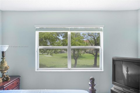 Condo in Sunrise, Florida, 2 bedrooms № 1977797 - photo 28