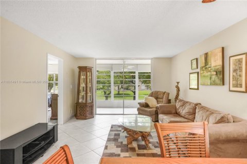 Condo in Sunrise, Florida, 2 bedrooms № 1977797 - photo 5