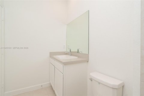 Townhouse in Florida City, Florida 3 bedrooms, 128.76 sq.m. № 2002403 - photo 19