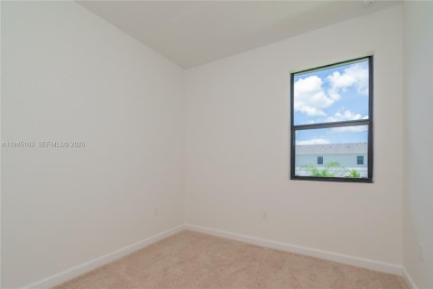 Townhouse in Florida City, Florida 3 bedrooms, 128.76 sq.m. № 2002403 - photo 15