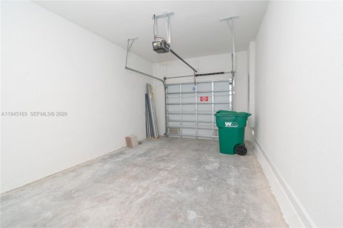 Townhouse in Florida City, Florida 3 bedrooms, 128.76 sq.m. № 2002403 - photo 23