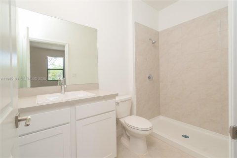 Townhouse in Florida City, Florida 3 bedrooms, 128.76 sq.m. № 2002403 - photo 16
