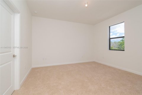 Townhouse in Florida City, Florida 3 bedrooms, 128.76 sq.m. № 2002403 - photo 14