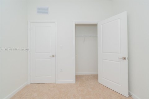 Townhouse in Florida City, Florida 3 bedrooms, 128.76 sq.m. № 2002403 - photo 10