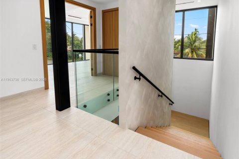 Villa ou maison à vendre à Miami, Floride: 4 chambres, 331.01 m2 № 2081042 - photo 5
