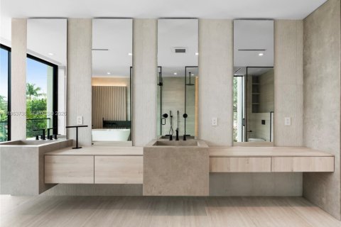Villa ou maison à vendre à Miami, Floride: 4 chambres, 331.01 m2 № 2081042 - photo 13