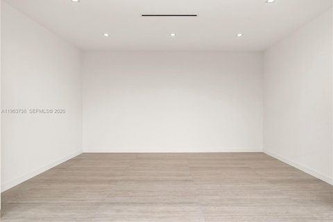Villa ou maison à vendre à Miami, Floride: 4 chambres, 331.01 m2 № 2081042 - photo 8