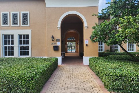 Adosado en alquiler en Pembroke Pines, Florida, 3 dormitorios, 213.68 m2 № 1993850 - foto 1