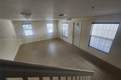 Adosado en alquiler en Pembroke Pines, Florida, 3 dormitorios, 213.68 m2 № 1993850 - foto 12
