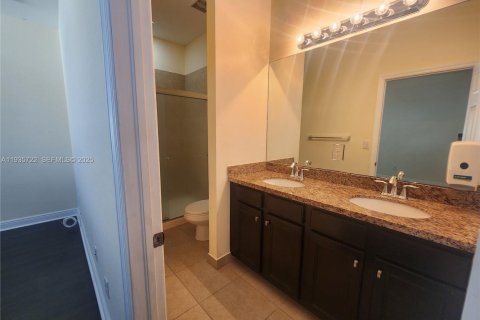 Adosado en alquiler en Pembroke Pines, Florida, 3 dormitorios, 213.68 m2 № 1993850 - foto 14