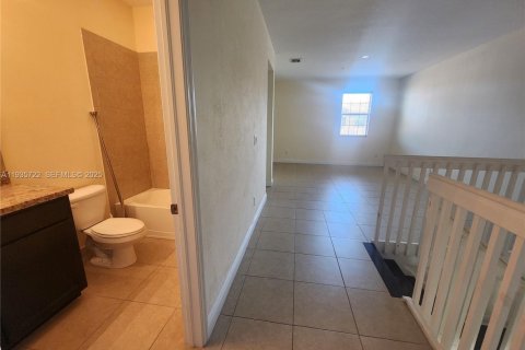 Adosado en alquiler en Pembroke Pines, Florida, 3 dormitorios, 213.68 m2 № 1993850 - foto 17